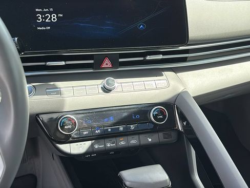 Used 2025 Hyundai Elantra SEL FWD image 20