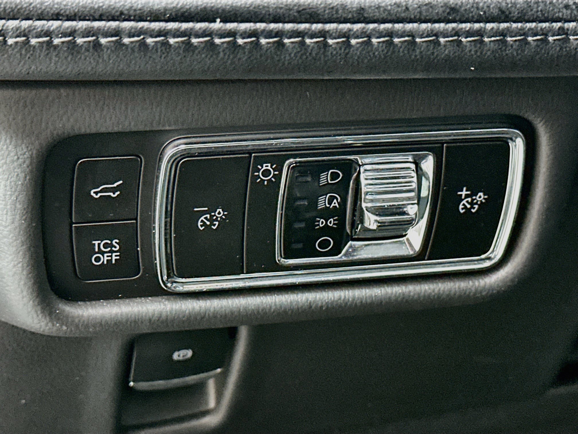 Used 2023 Lincoln Nautilus FWD w/ Premium Package image 17