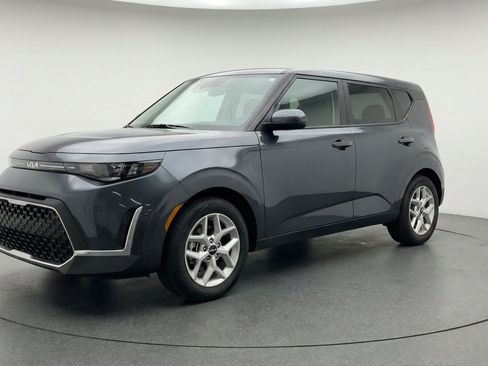 Used 2025 Kia Soul LX w/ LX Technology Package FWD image 3