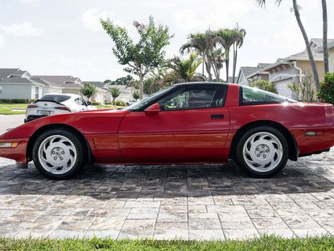 Used 1992 Chevrolet Corvette Coupe RWD image 3