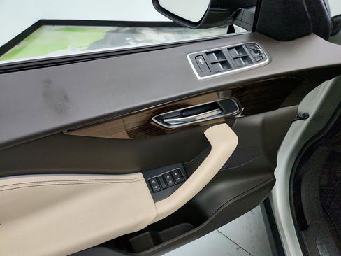Used 2017 Jaguar F-PACE Prestige image 23