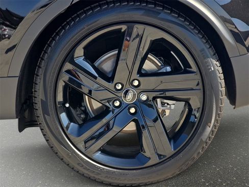 New 2025 Land Rover Discovery S image 36