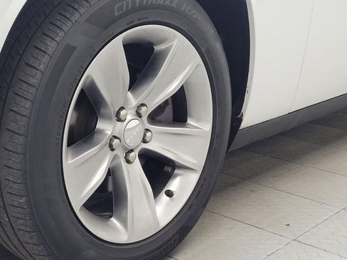 Used 2020 Dodge Challenger SXT RWD image 31