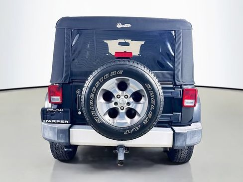Used 2015 Jeep Wrangler Unlimited Sahara w/ Max Tow Package AWD/4WD image 9
