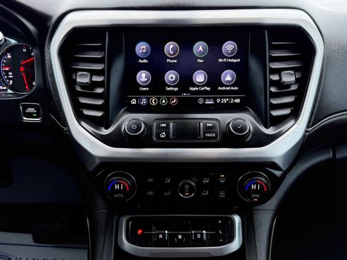 Used 2020 GMC Acadia SLT w/ Driver Alert Package II image 21