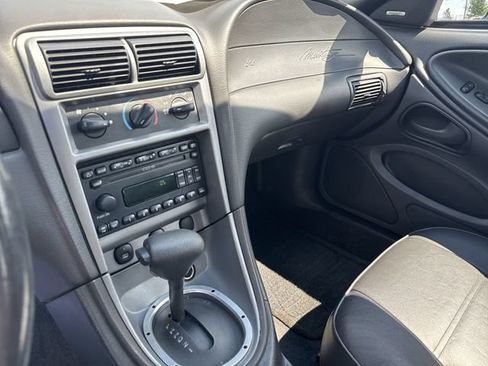 Used 2004 Ford Mustang Convertible RWD image 18