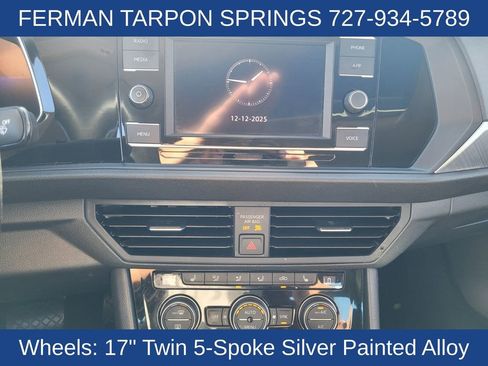 Used 2024 Volkswagen Jetta SE image 25