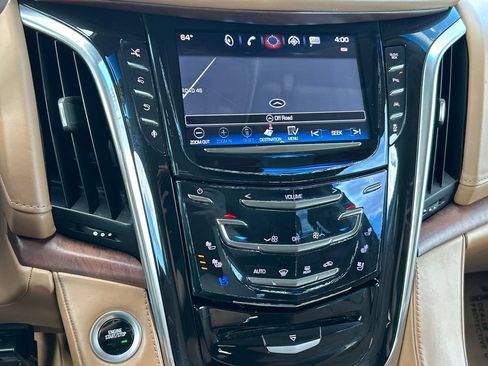 Used 2016 Cadillac Escalade ESV Platinum AWD/4WD image 12
