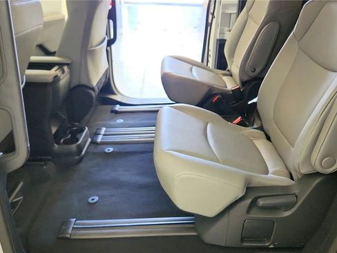 Used 2025 Toyota Sienna XLE FWD image 34