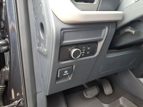 Used 2024 Ford Expedition XLT AWD/4WD image 9