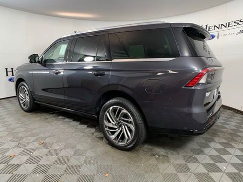 New 2025 Lincoln Navigator Reserve image 4