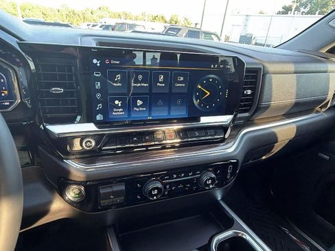 Used 2024 Chevrolet Silverado 1500 LT Trail Boss w/ Convenience Package II AWD/4WD image 5