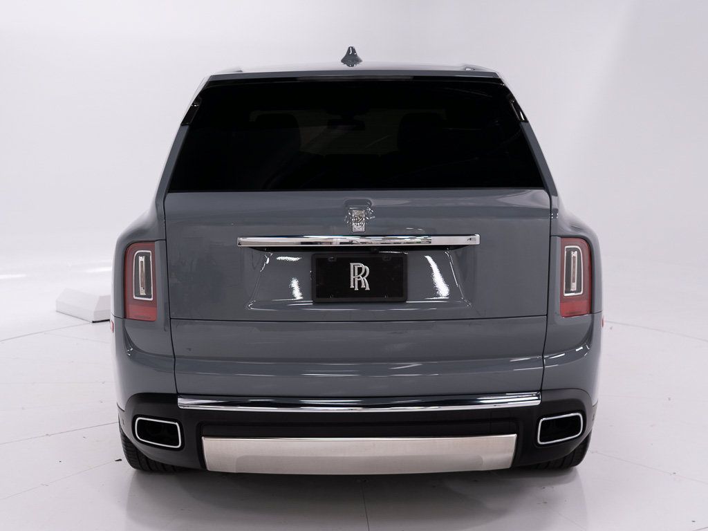 Certified 2022 Rolls-Royce Cullinan w/ Technology Package AWD/4WD image 4