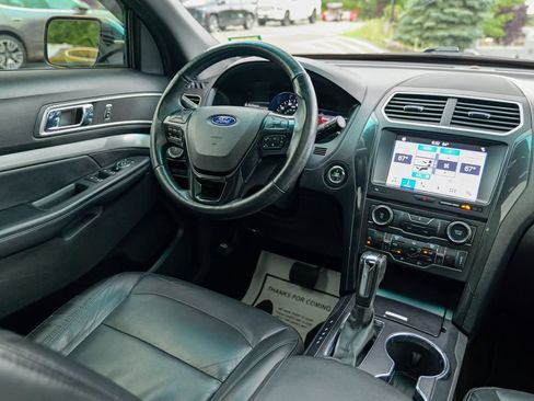 Used 2017 Ford Explorer XLT w/ Equipment Group 202A AWD/4WD image 43