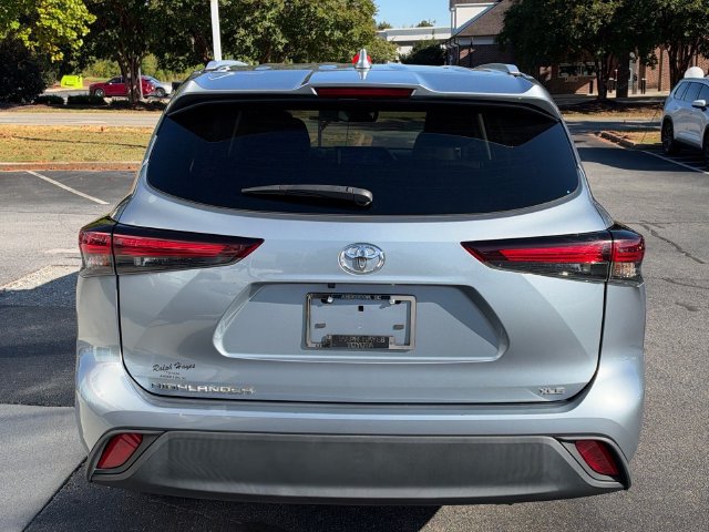 Used 2024 Toyota Highlander XLE FWD image 4