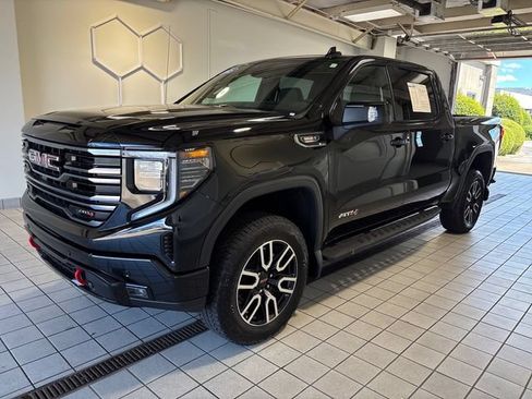 Used 2025 GMC Sierra 1500 AT4 w/ AT4 Premium Package AWD/4WD image 4