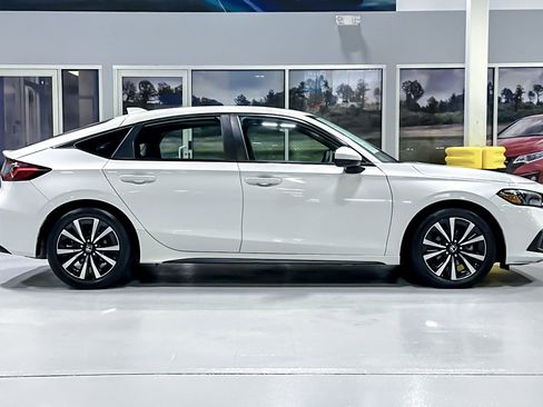 Used 2024 Honda Civic EX-L image 8