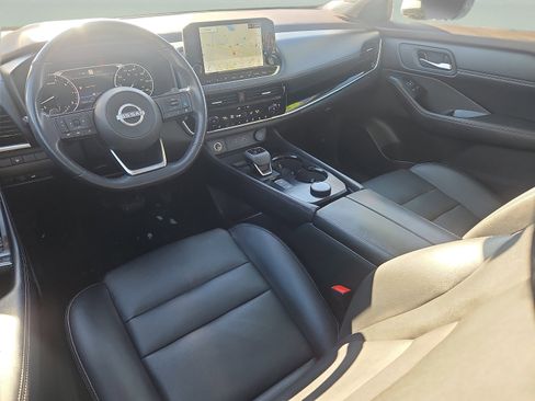 Used 2023 Nissan Rogue SL w/ SL Premium Package image 2