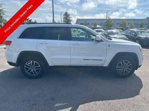 Used 2019 Jeep Grand Cherokee Laredo w/ 18" Wheel & 8.4" Radio Group AWD/4WD image 6