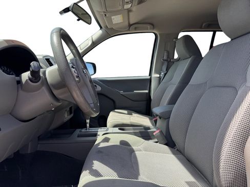 Used 2019 Nissan Frontier SV RWD image 10