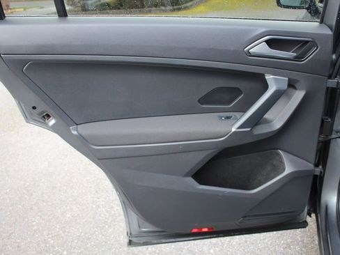 Used 2018 Volkswagen Tiguan S image 22
