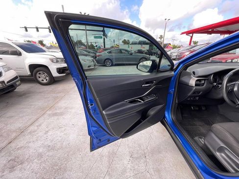 Used 2019 Toyota C-HR XLE FWD image 8