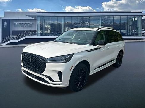 New 2026 Lincoln Aviator Reserve w/ Jet Appearance Package AWD/4WD image 3