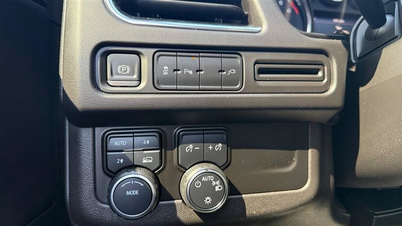 Used 2021 Chevrolet Suburban RST AWD/4WD image 37