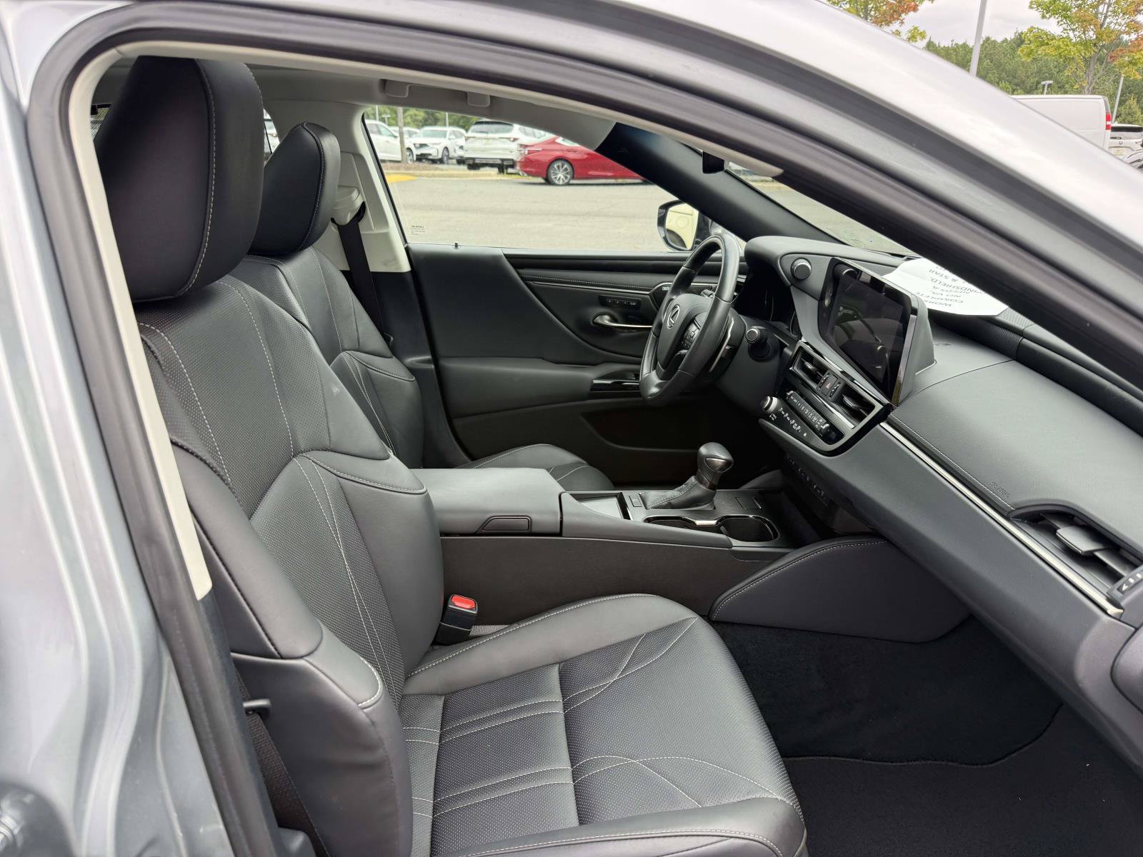 Used 2024 Lexus ES 350 Ultra Luxury w/ Accessory Package (Z2) FWD image 17
