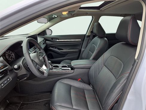 Used 2024 Nissan Altima 2.5 SR w/ SR Premium Package FWD image 13