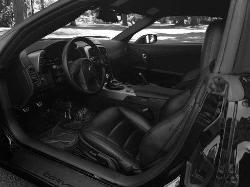 Used 2005 Chevrolet Corvette Convertible w/ Preferred Equipment Group RWD image 39