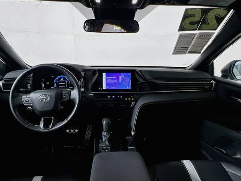 Used 2025 Toyota Camry SE FWD image 30