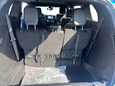 New 2026 Chrysler Pacifica Select image 4