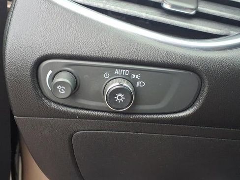 Used 2018 Chevrolet Malibu LT FWD image 13