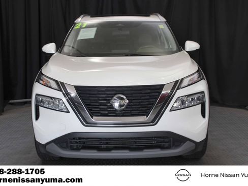 Used 2021 Nissan Rogue SV w/ Premium Package FWD image 2