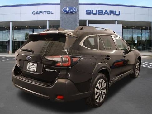 Used 2025 Subaru Outback Premium AWD/4WD image 3