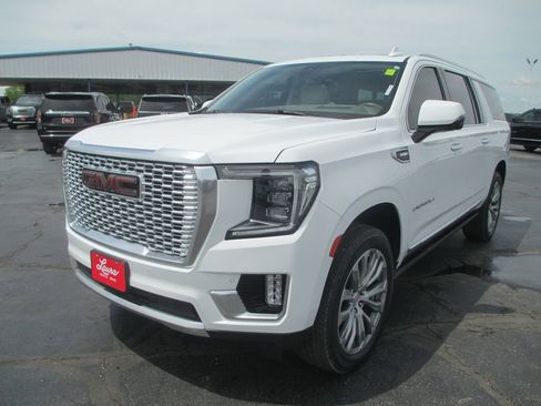 Used 2021 GMC Yukon XL Denali w/ Denali Ultimate Package AWD/4WD image 12