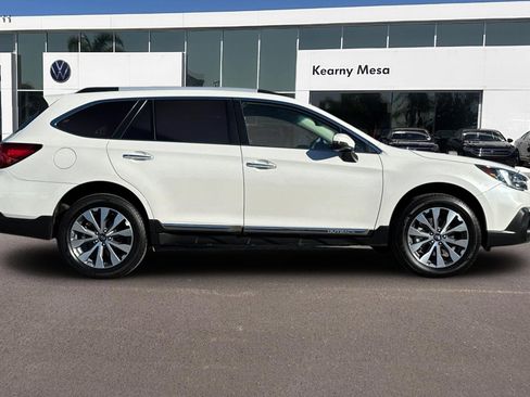 Used 2018 Subaru Outback 2.5i Touring image 3