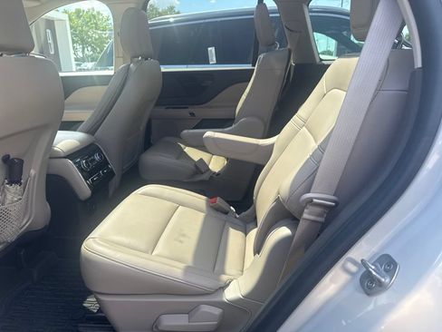 Used 2022 Lincoln Aviator AWD w/ Premium Package image 8