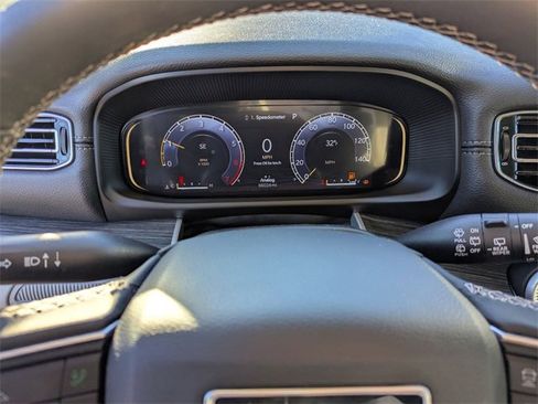 Used 2024 Jeep Wagoneer L Series II w/ Flexible Seating Group image 18