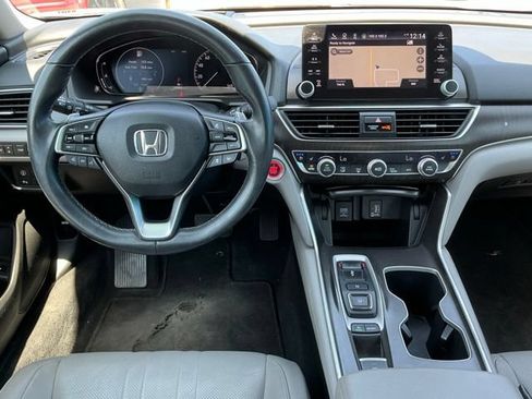 Used 2018 Honda Accord Touring image 6