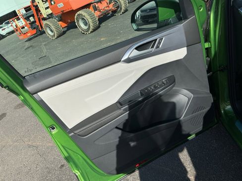 New 2026 Volkswagen Taos SE image 32