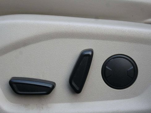 Used 2019 Ford Explorer XLT w/ Equipment Group 202A image 12