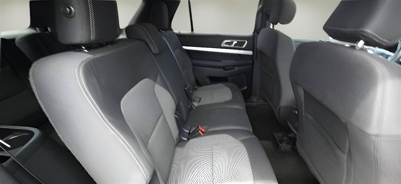 Used 2017 Ford Explorer XLT w/ Equipment Group 201A AWD/4WD image 31
