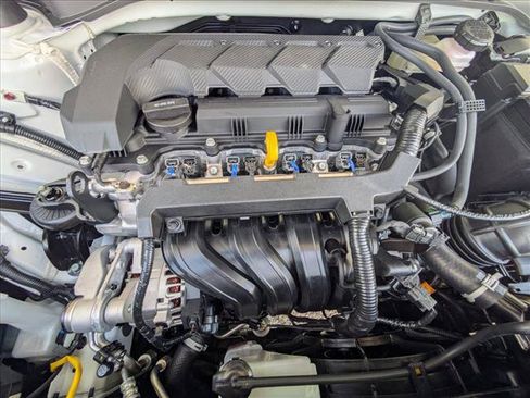 Certified 2025 Hyundai Venue Limited FWD image 18
