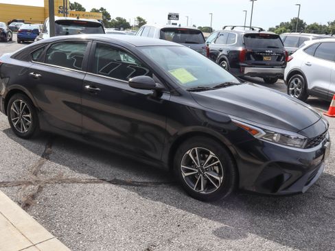 Used 2024 Kia Forte LXS FWD image 3