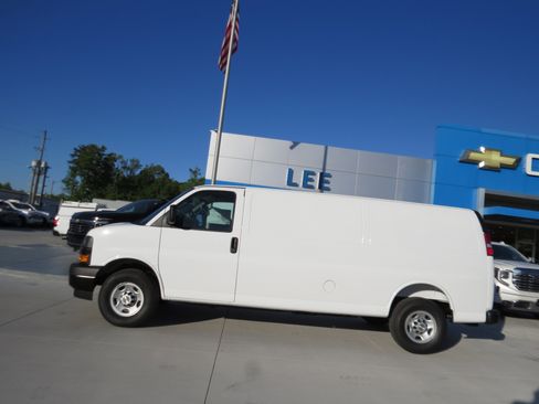 New 2026 Chevrolet Express 2500 Extended RWD image 2