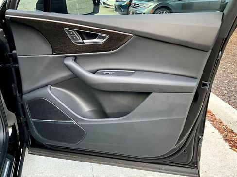 Used 2025 Audi Q7 2.0T Premium w/ Convenience Plus Package image 20