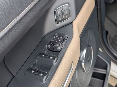 Used 2022 Ford Expedition Limited AWD/4WD image 11