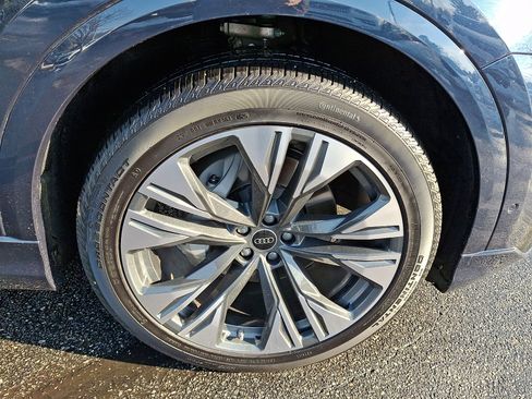 Used 2025 Audi Q8 Prestige w/ Prestige Package image 8